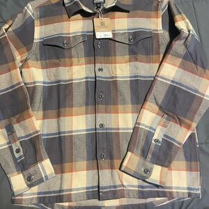 Patagonia fjord flannel shirt. Mens M NWT.